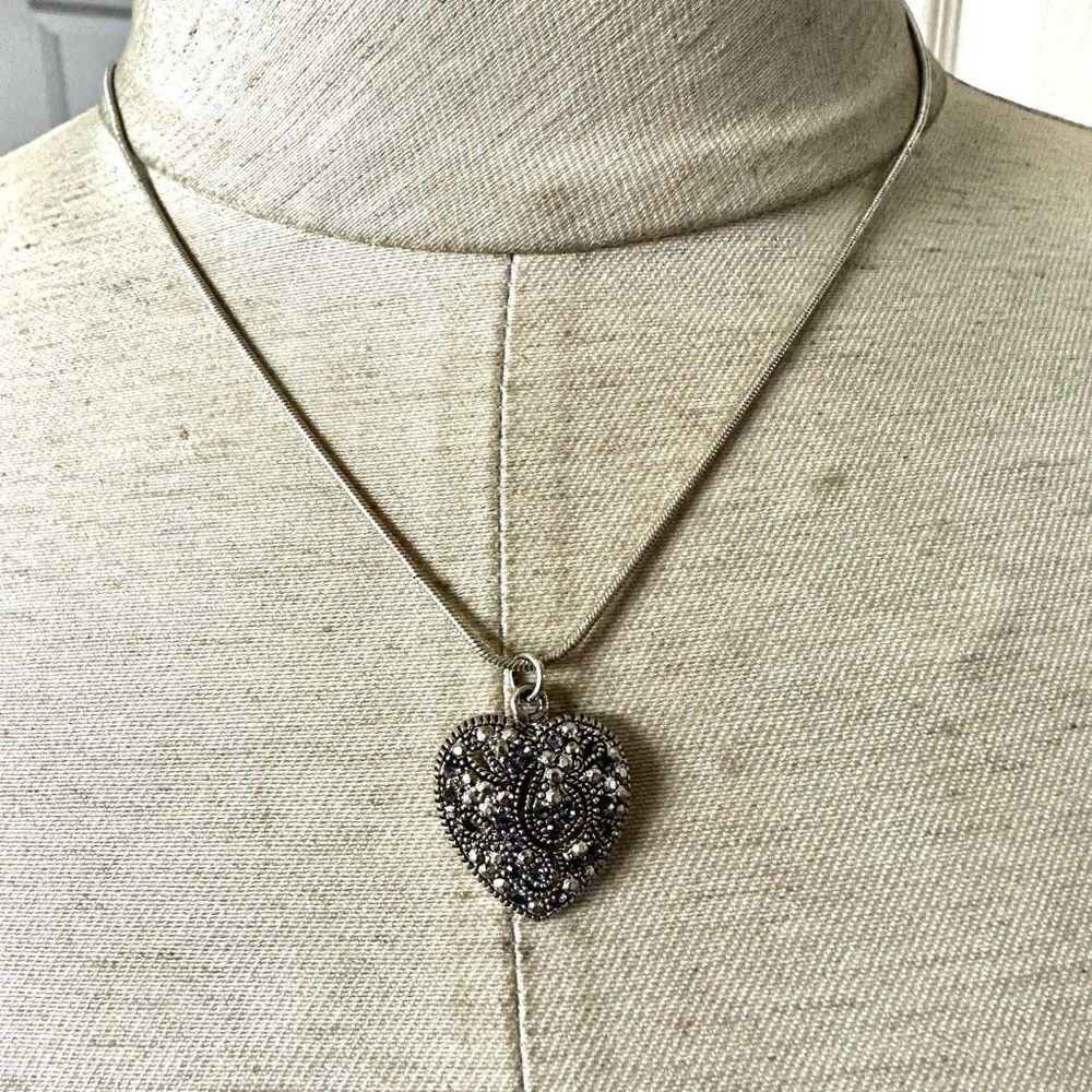 Silver heart pendant necklace
